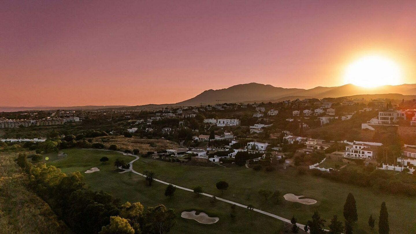 Frontline golf villa with heated saltwater pool El Paraiso Benahavis