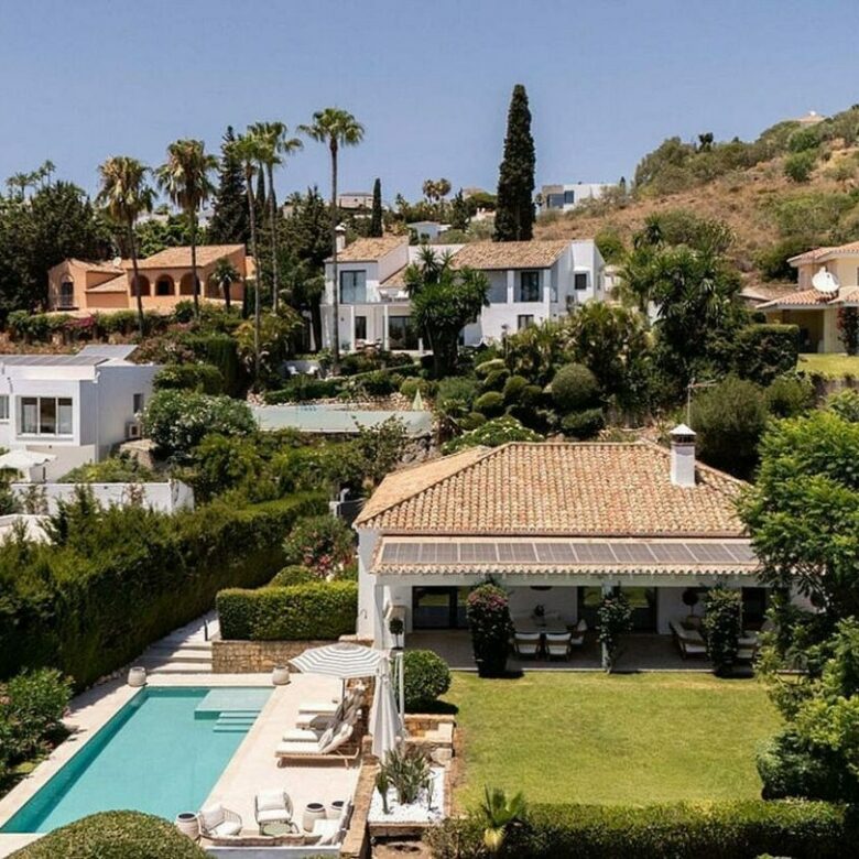 Frontline golf villa with heated saltwater pool El Paraiso Benahavis