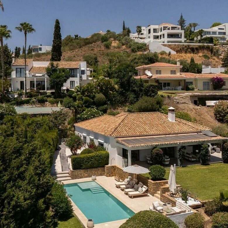 Frontline golf villa with heated saltwater pool El Paraiso Benahavis