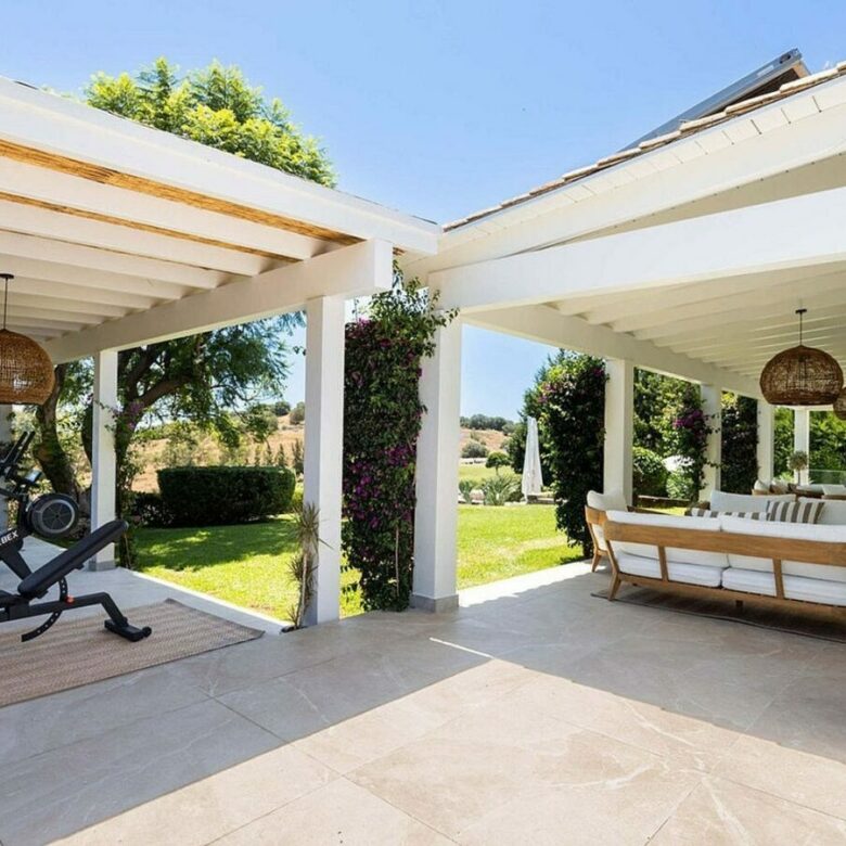 Frontline golf villa with heated saltwater pool El Paraiso Benahavis