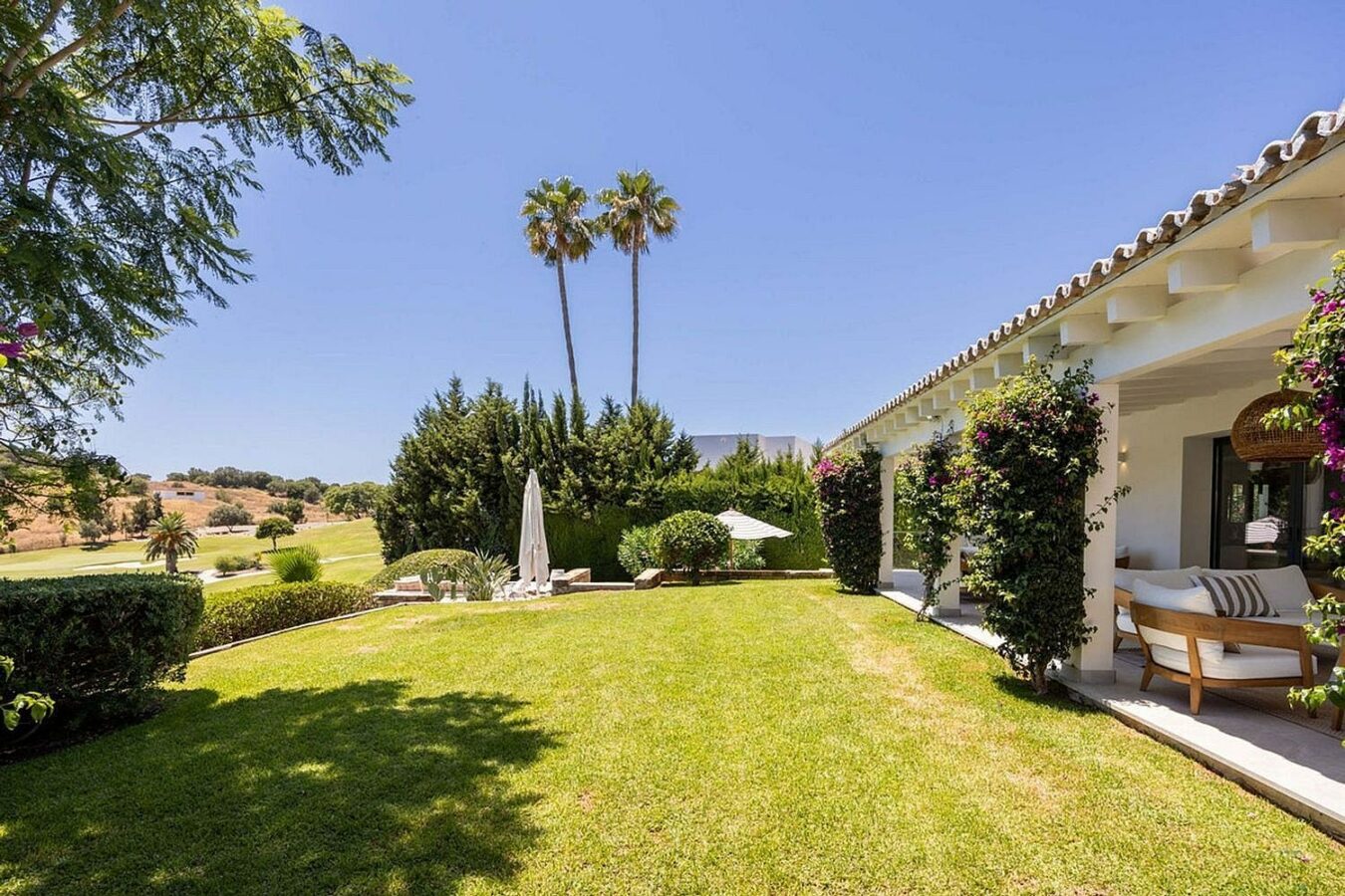 Frontline golf villa with heated saltwater pool El Paraiso Benahavis