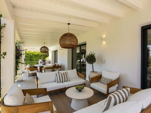Frontline golf villa with heated saltwater pool El Paraiso Benahavis