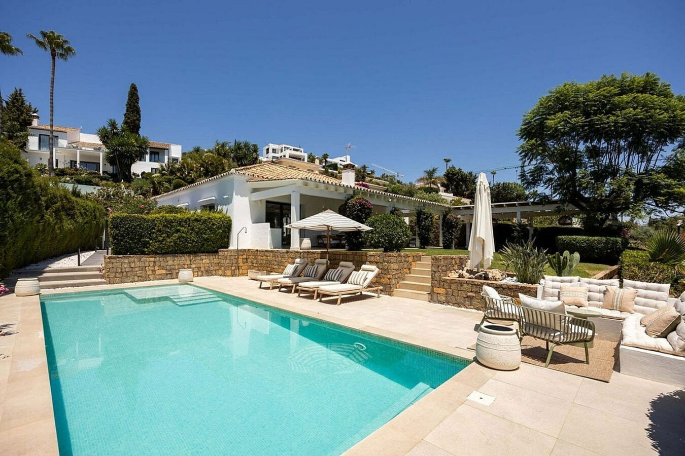 Frontline golf villa with heated saltwater pool El Paraiso Benahavis