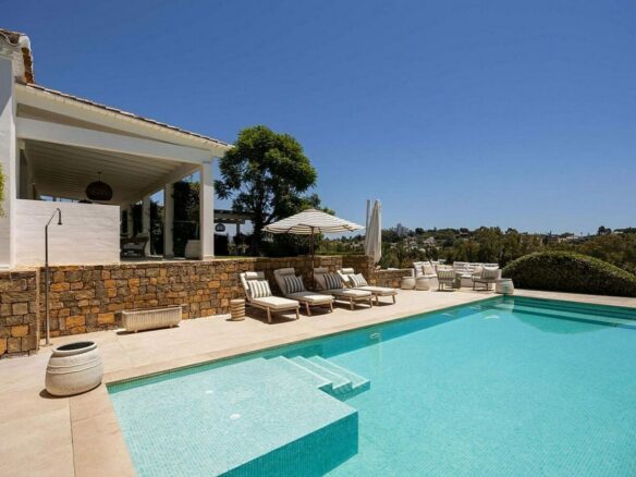Frontline golf villa with heated saltwater pool El Paraiso Benahavis