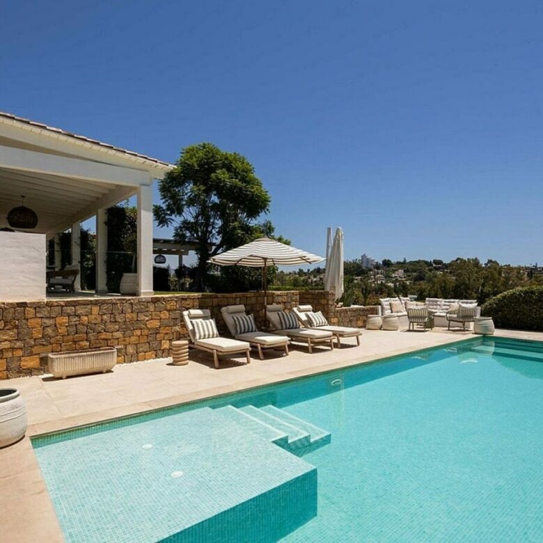 Frontline golf villa with heated saltwater pool El Paraiso Benahavis