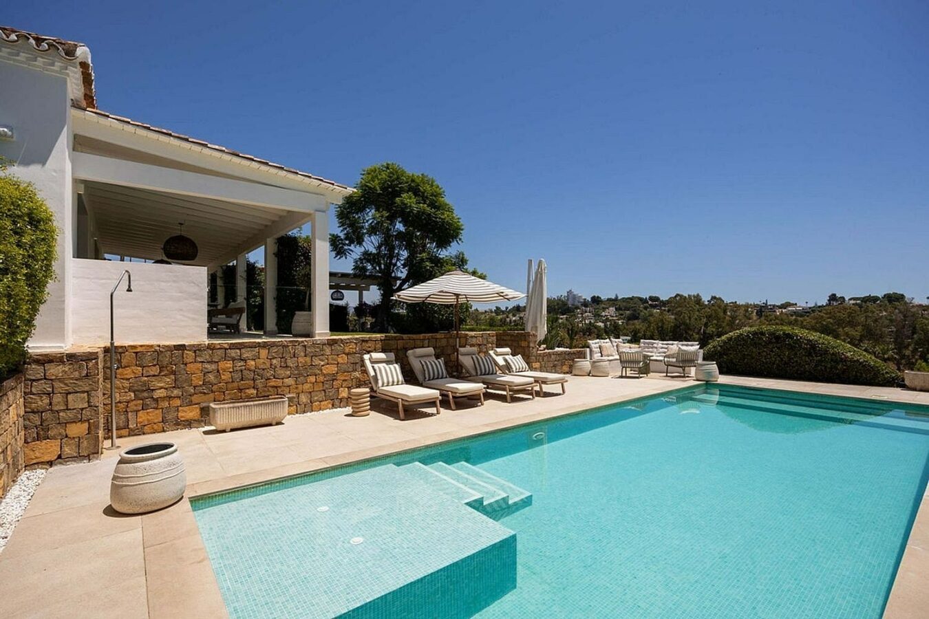 Frontline golf villa with heated saltwater pool El Paraiso Benahavis
