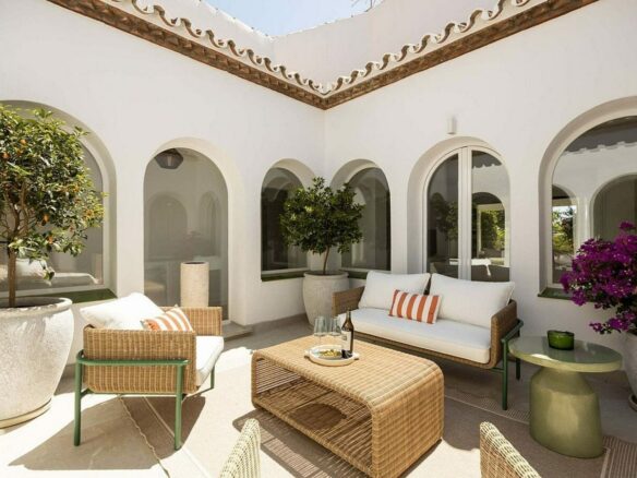 Frontline golf villa with heated saltwater pool El Paraiso Benahavis