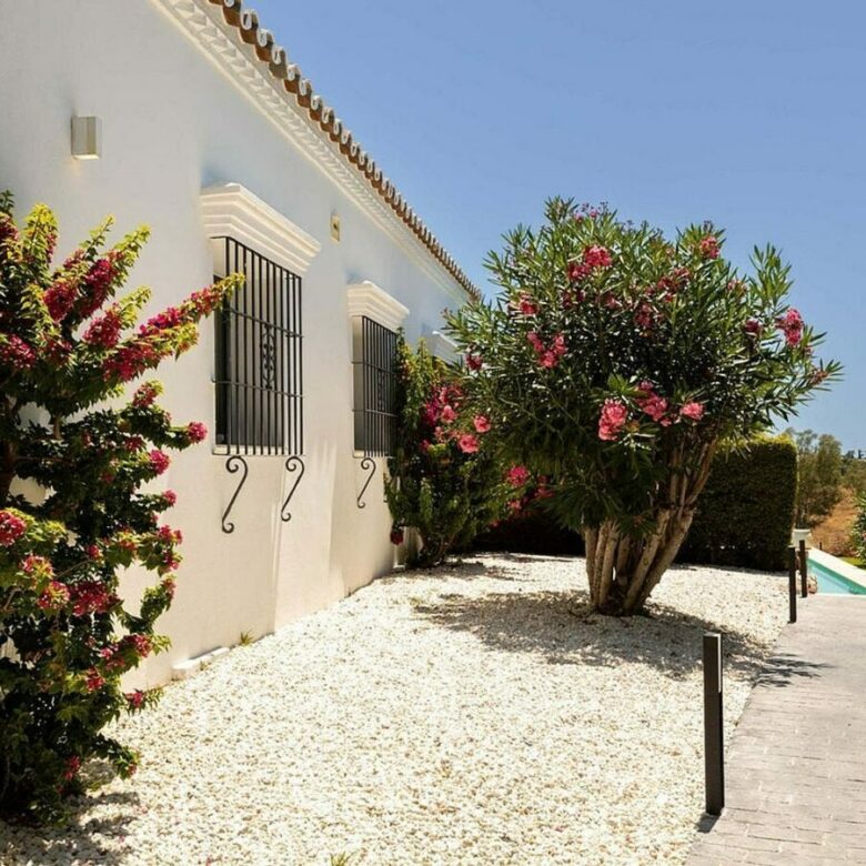 Frontline golf villa with heated saltwater pool El Paraiso Benahavis