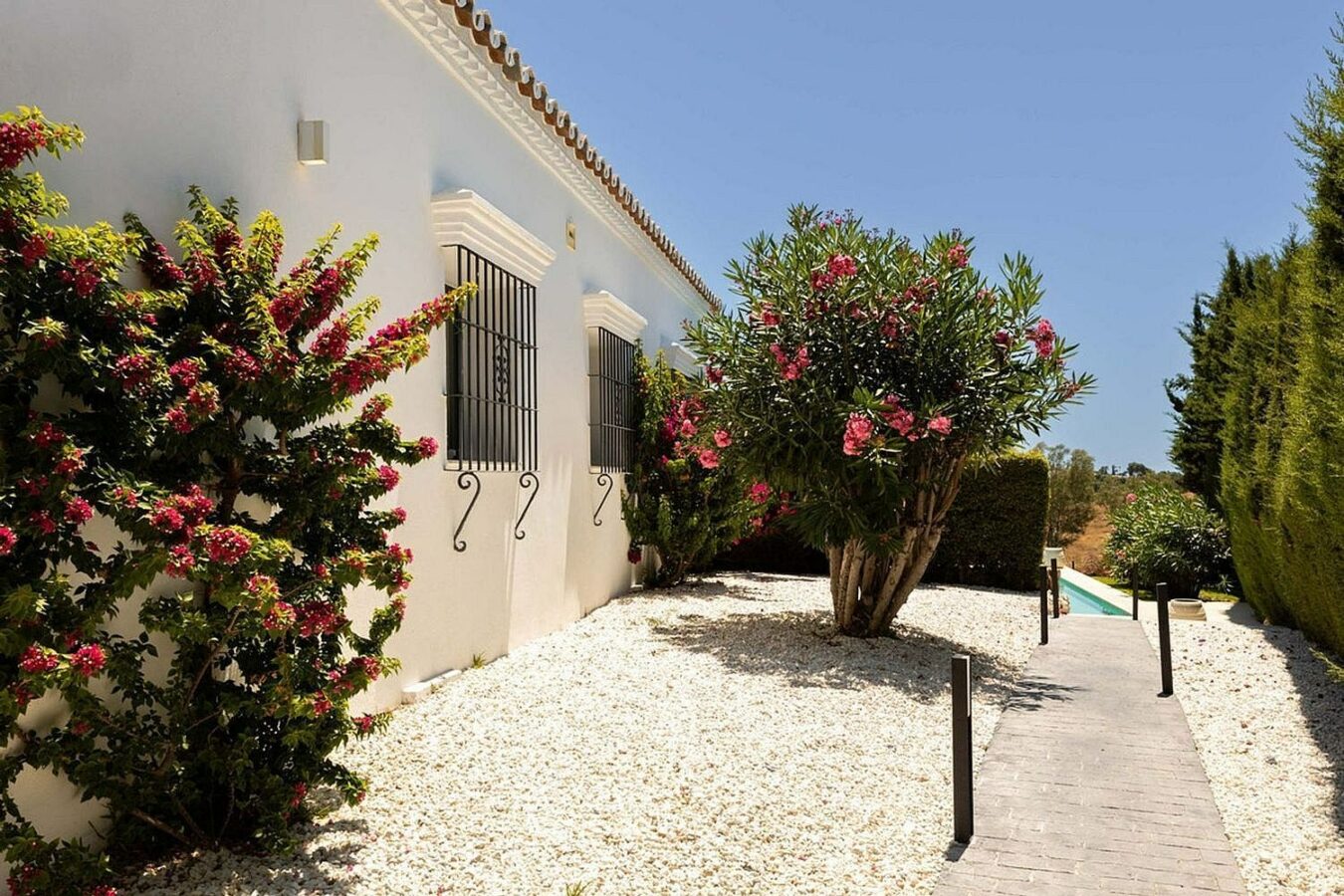 Frontline golf villa with heated saltwater pool El Paraiso Benahavis