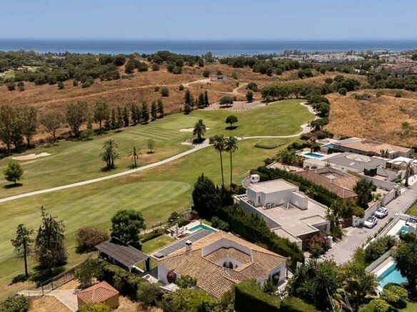 Frontline golf villa with heated saltwater pool El Paraiso Benahavis