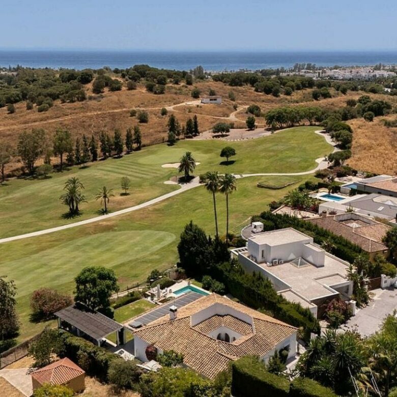 Frontline golf villa with heated saltwater pool El Paraiso Benahavis