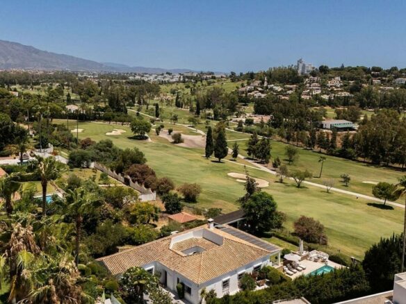 Frontline golf villa with heated saltwater pool El Paraiso Benahavis