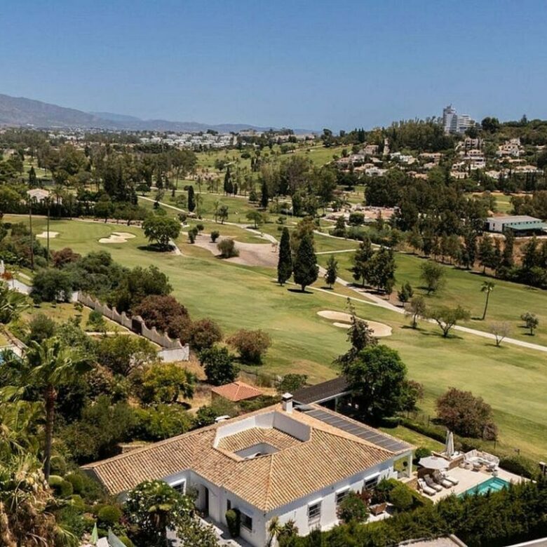 Frontline golf villa with heated saltwater pool El Paraiso Benahavis