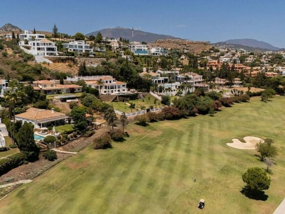 Frontline golf villa with heated saltwater pool El Paraiso Benahavis