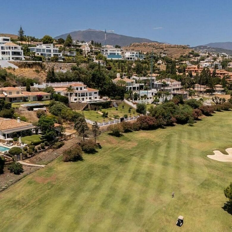 Frontline golf villa with heated saltwater pool El Paraiso Benahavis