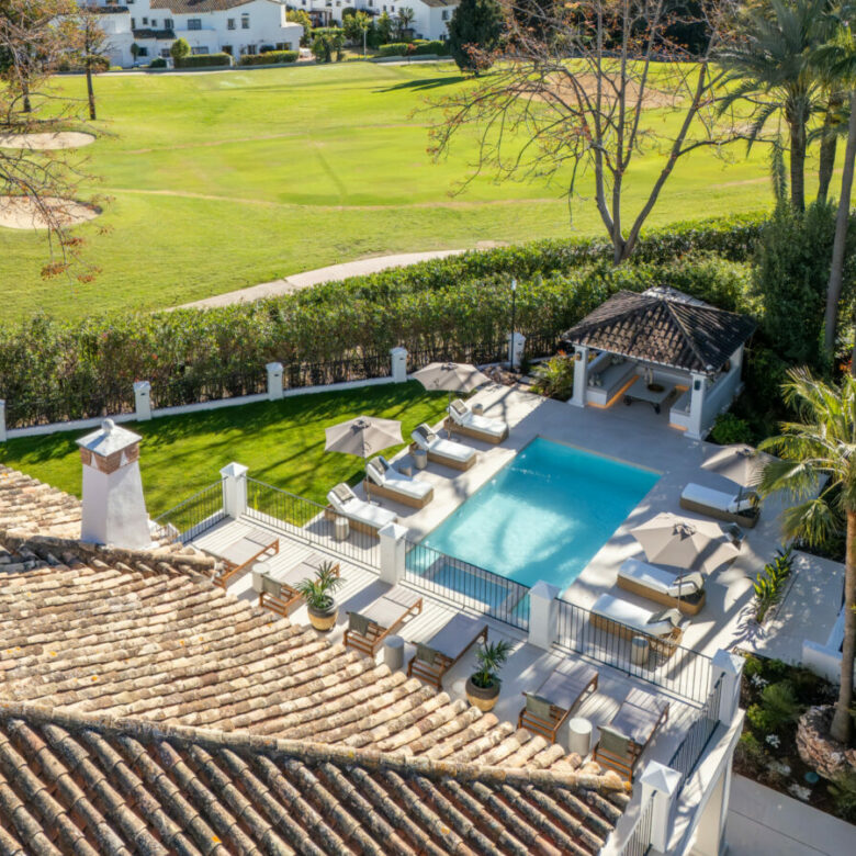 FOR SALE 🏡 Frontline Golf Villa with Separate Guest House – La Cerquilla, Nueva Andalucía 🇪🇸