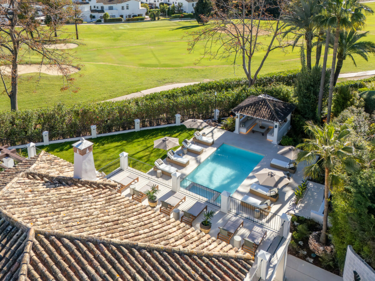 FOR SALE 🏡 Frontline Golf Villa with Separate Guest House – La Cerquilla, Nueva Andalucía 🇪🇸
