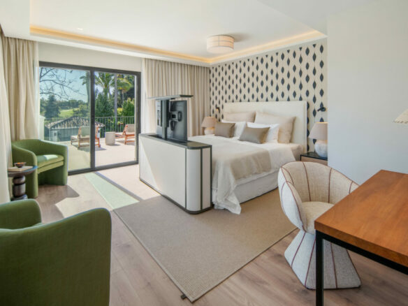 FOR SALE 🏡 Frontline Golf Villa with Separate Guest House – La Cerquilla, Nueva Andalucía 🇪🇸