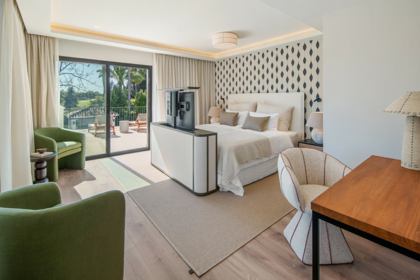 FOR SALE 🏡 Frontline Golf Villa with Separate Guest House – La Cerquilla, Nueva Andalucía 🇪🇸