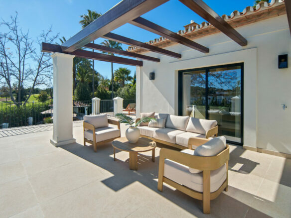 FOR SALE 🏡 Frontline Golf Villa with Separate Guest House – La Cerquilla, Nueva Andalucía 🇪🇸