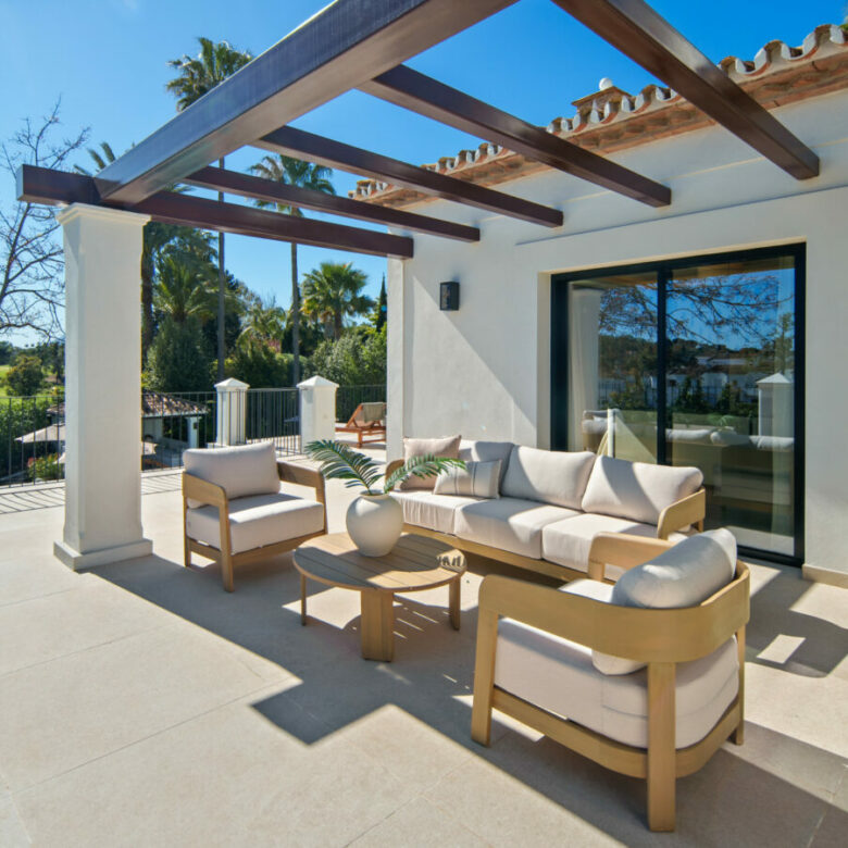 FOR SALE 🏡 Frontline Golf Villa with Separate Guest House – La Cerquilla, Nueva Andalucía 🇪🇸