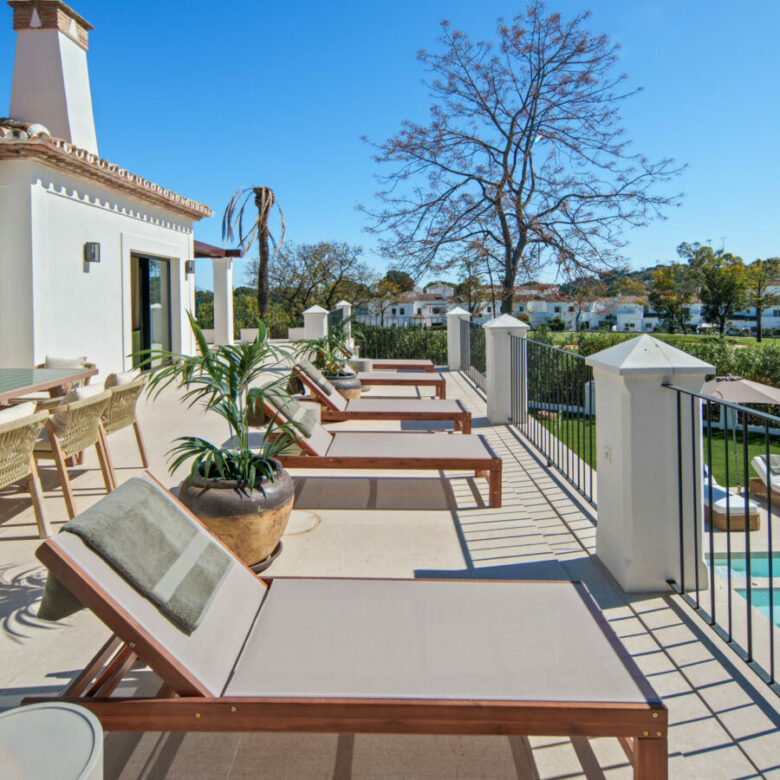 FOR SALE 🏡 Frontline Golf Villa with Separate Guest House – La Cerquilla, Nueva Andalucía 🇪🇸