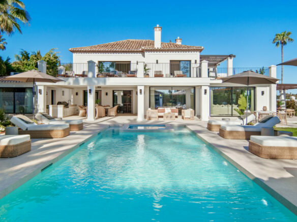 FOR SALE 🏡 Frontline Golf Villa with Separate Guest House – La Cerquilla, Nueva Andalucía 🇪🇸