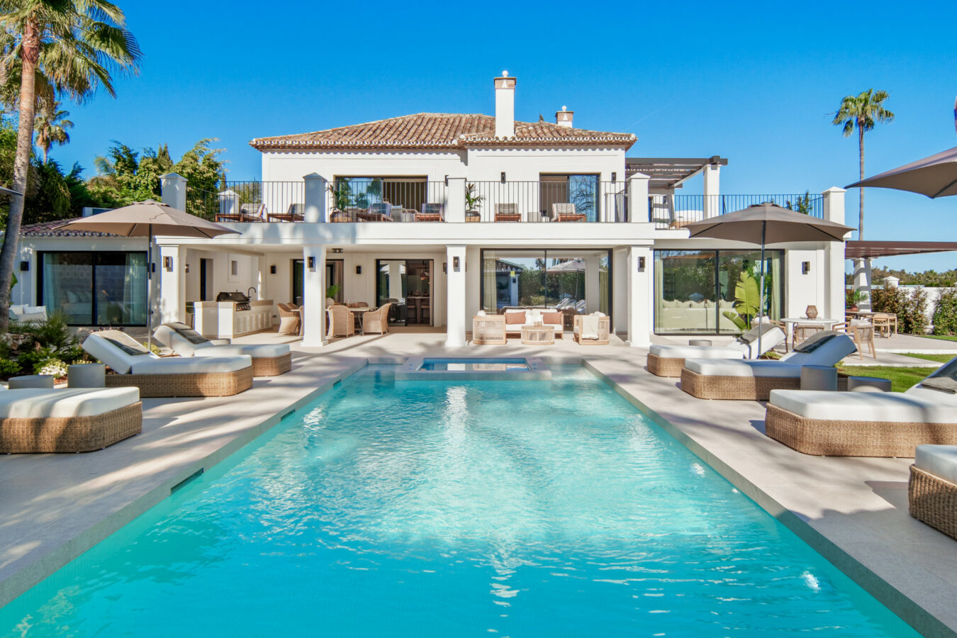 FOR SALE 🏡 Frontline Golf Villa with Separate Guest House – La Cerquilla, Nueva Andalucía 🇪🇸