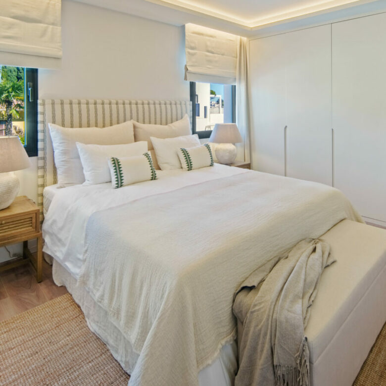 FOR SALE 🏡 Frontline Golf Villa with Separate Guest House – La Cerquilla, Nueva Andalucía 🇪🇸