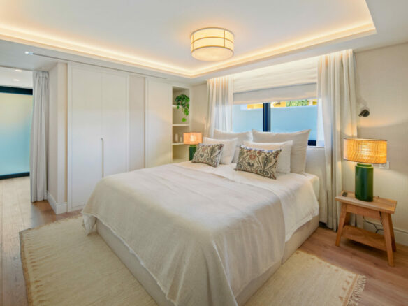 FOR SALE 🏡 Frontline Golf Villa with Separate Guest House – La Cerquilla, Nueva Andalucía 🇪🇸