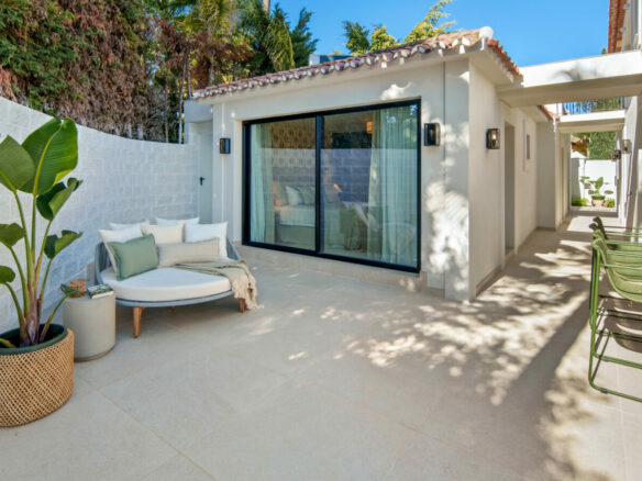FOR SALE 🏡 Frontline Golf Villa with Separate Guest House – La Cerquilla, Nueva Andalucía 🇪🇸
