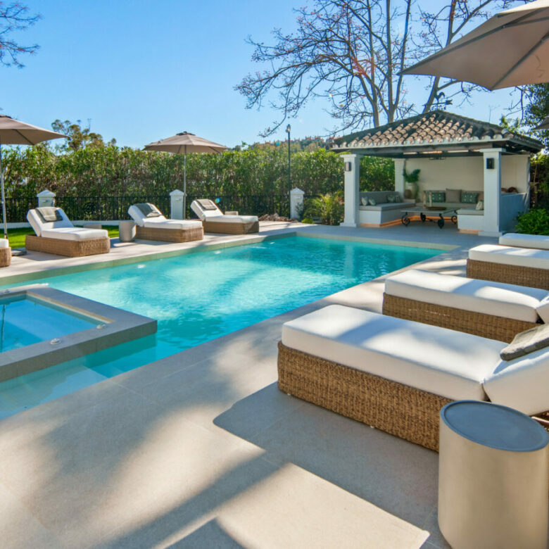FOR SALE 🏡 Frontline Golf Villa with Separate Guest House – La Cerquilla, Nueva Andalucía 🇪🇸