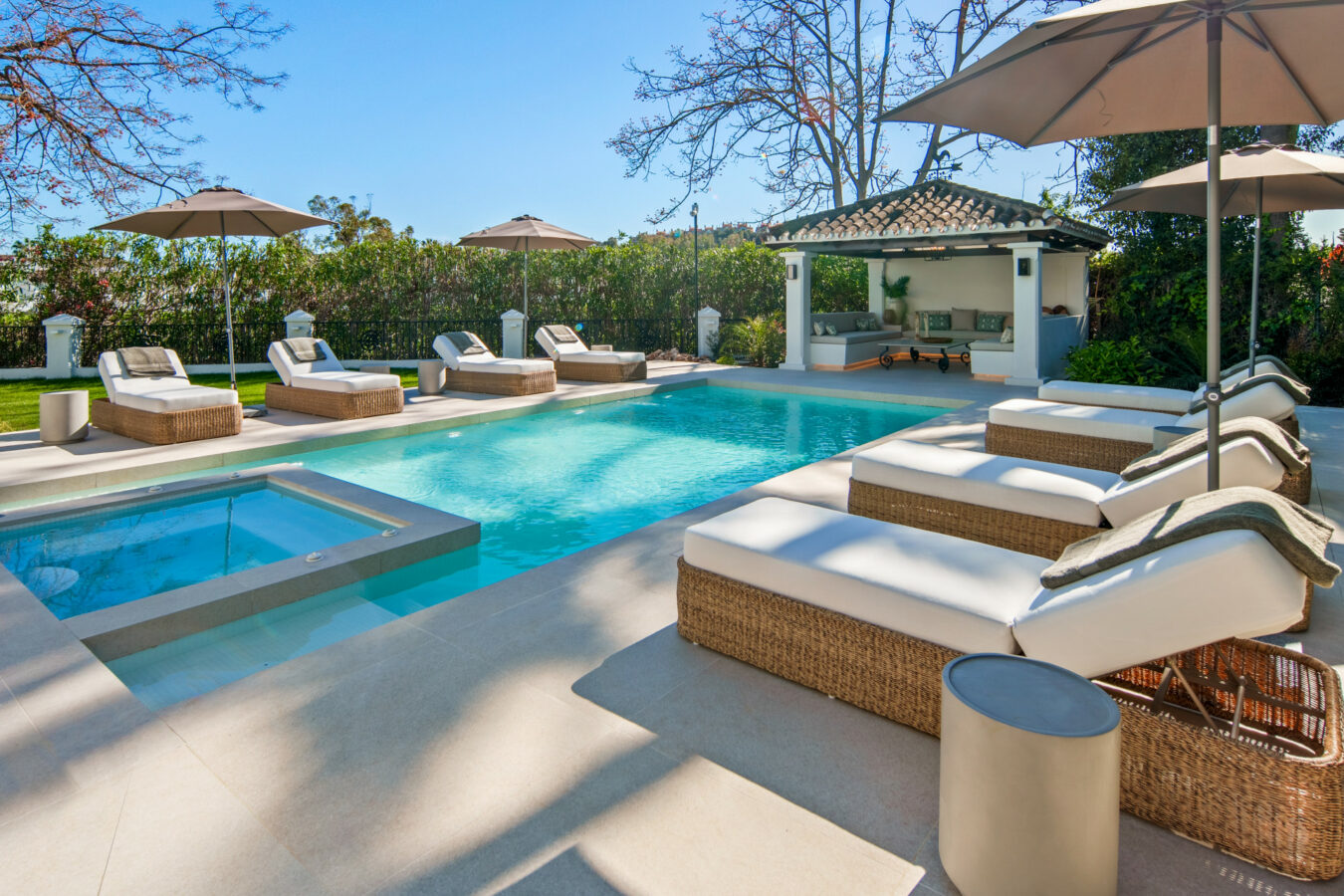FOR SALE 🏡 Frontline Golf Villa with Separate Guest House – La Cerquilla, Nueva Andalucía 🇪🇸