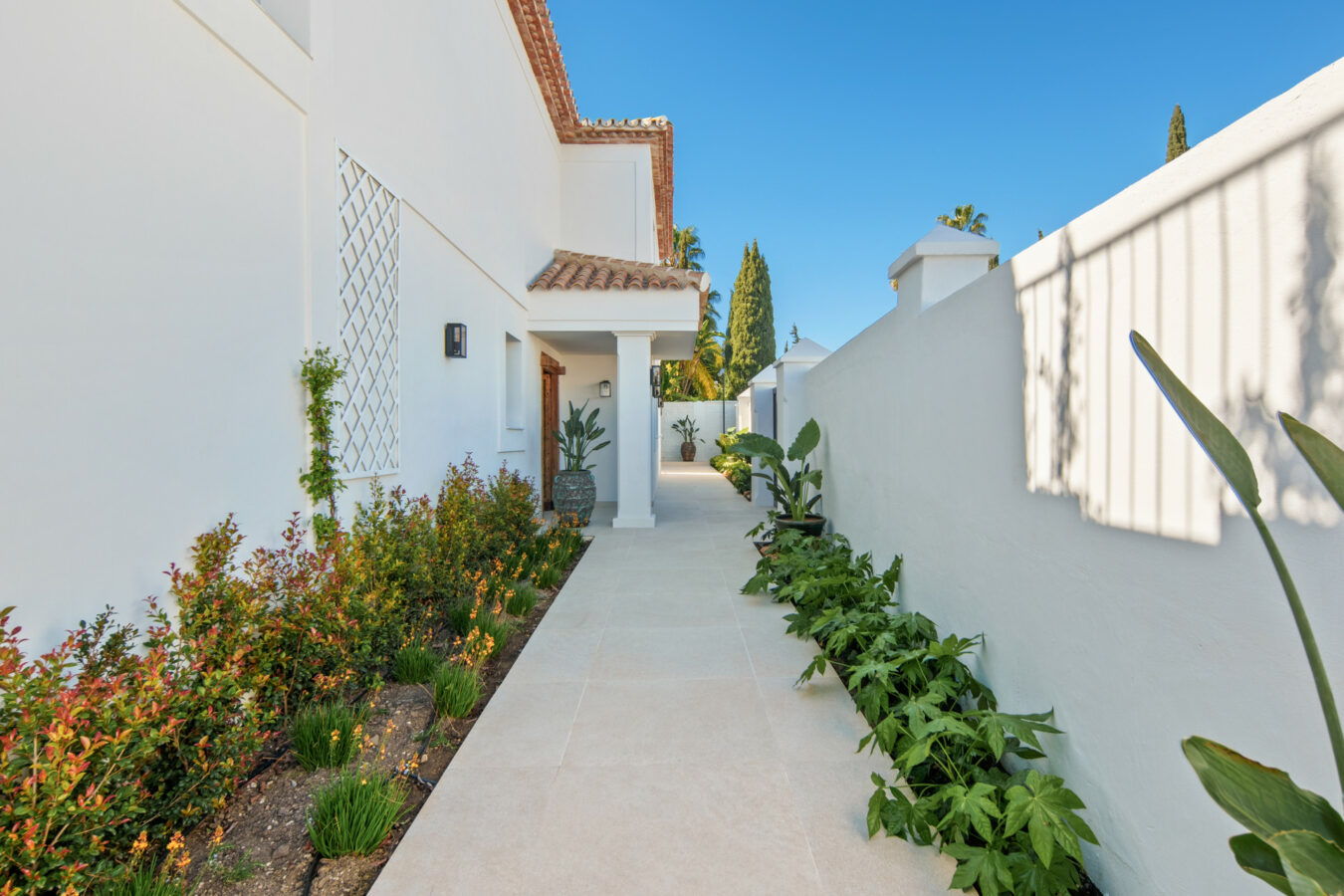 FOR SALE 🏡 Frontline Golf Villa with Separate Guest House – La Cerquilla, Nueva Andalucía 🇪🇸