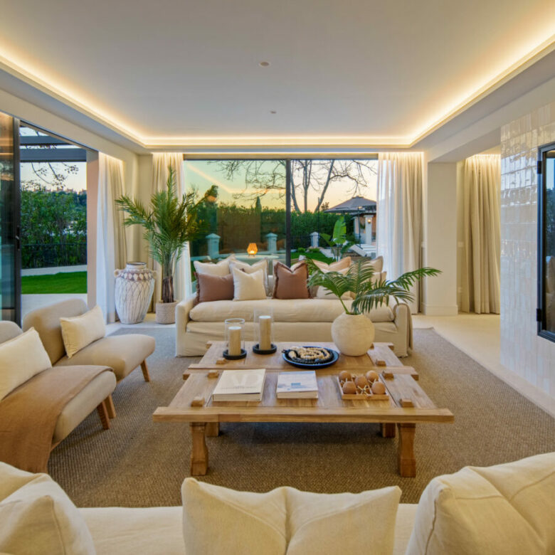 FOR SALE 🏡 Frontline Golf Villa with Separate Guest House – La Cerquilla, Nueva Andalucía 🇪🇸