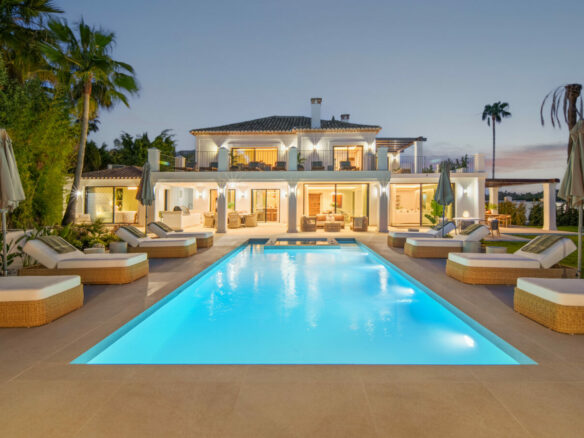 FOR SALE 🏡 Frontline Golf Villa with Separate Guest House – La Cerquilla, Nueva Andalucía 🇪🇸