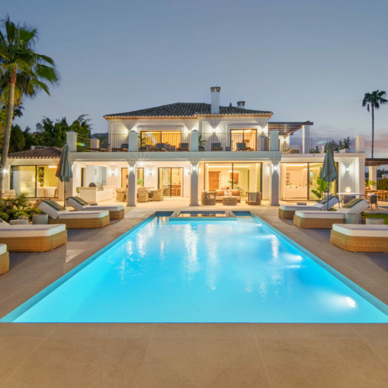 FOR SALE 🏡 Frontline Golf Villa with Separate Guest House – La Cerquilla, Nueva Andalucía 🇪🇸