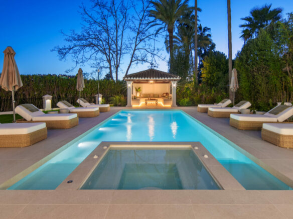 FOR SALE 🏡 Frontline Golf Villa with Separate Guest House – La Cerquilla, Nueva Andalucía 🇪🇸