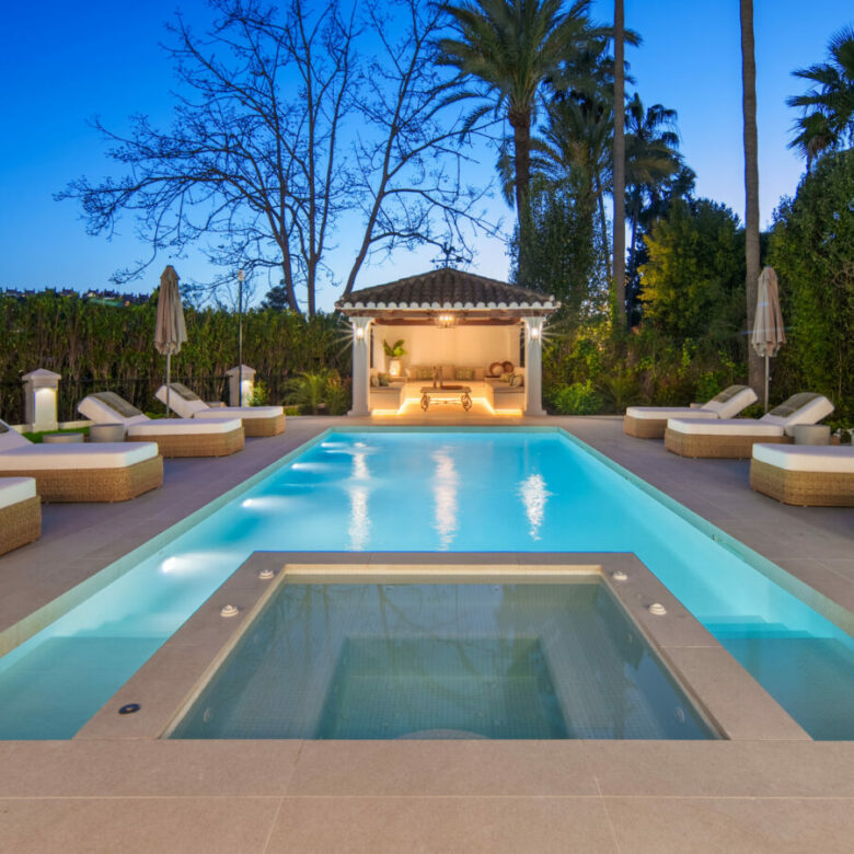 FOR SALE 🏡 Frontline Golf Villa with Separate Guest House – La Cerquilla, Nueva Andalucía 🇪🇸