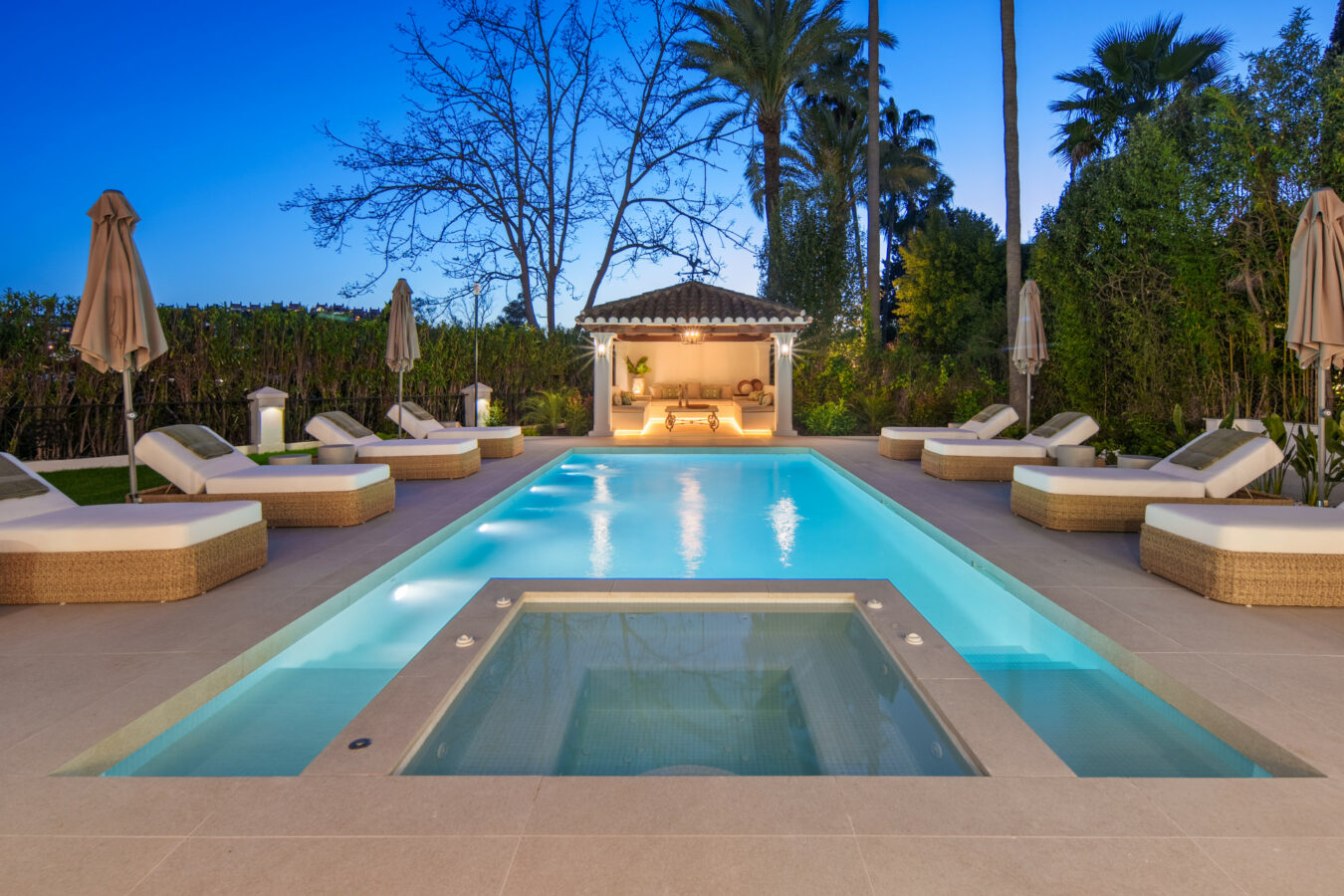 FOR SALE 🏡 Frontline Golf Villa with Separate Guest House – La Cerquilla, Nueva Andalucía 🇪🇸
