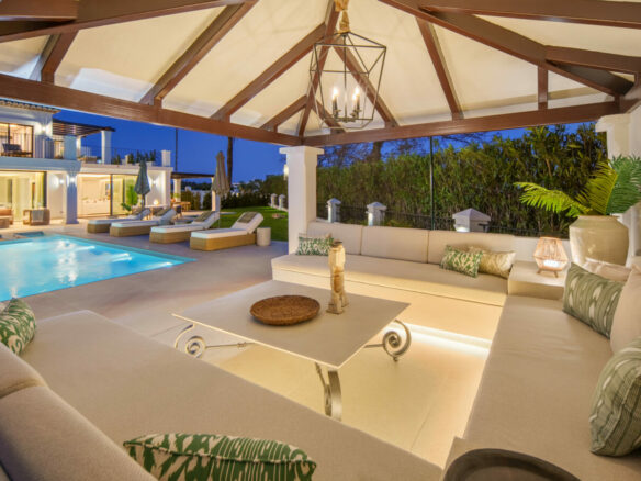 FOR SALE 🏡 Frontline Golf Villa with Separate Guest House – La Cerquilla, Nueva Andalucía 🇪🇸
