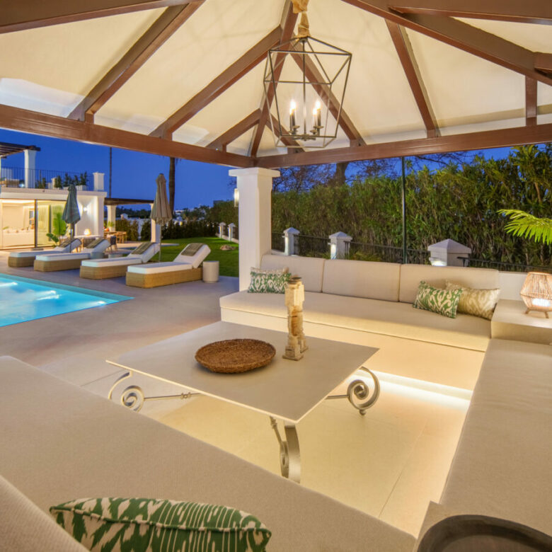 FOR SALE 🏡 Frontline Golf Villa with Separate Guest House – La Cerquilla, Nueva Andalucía 🇪🇸