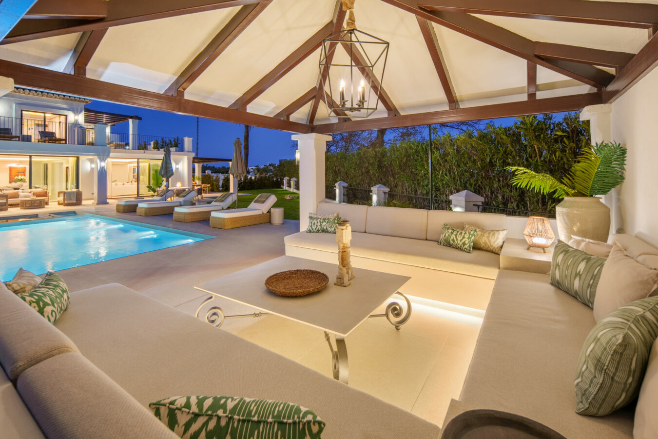 FOR SALE 🏡 Frontline Golf Villa with Separate Guest House – La Cerquilla, Nueva Andalucía 🇪🇸