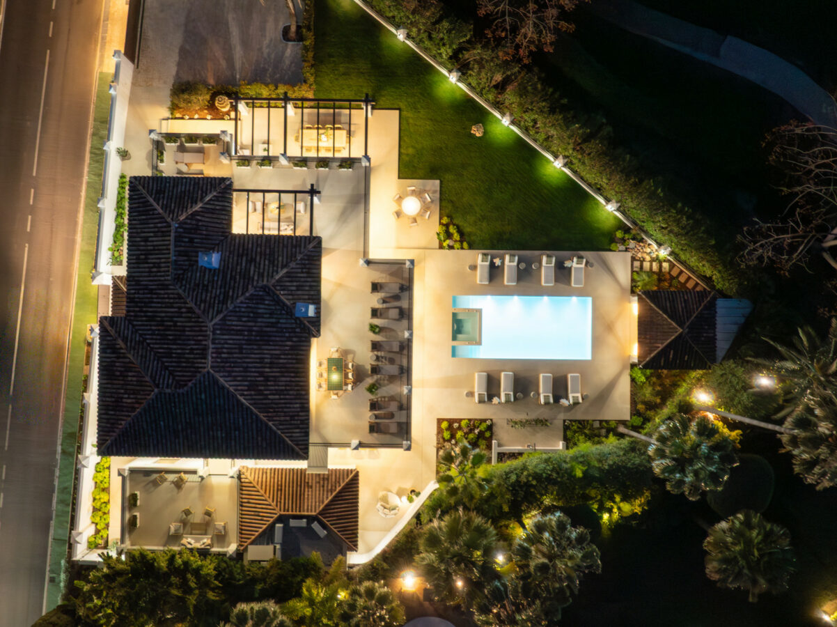 FOR SALE 🏡 Frontline Golf Villa with Separate Guest House – La Cerquilla, Nueva Andalucía 🇪🇸