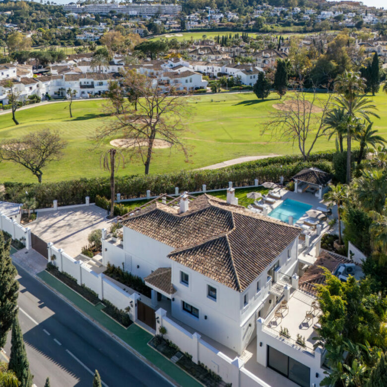 FOR SALE 🏡 Frontline Golf Villa with Separate Guest House – La Cerquilla, Nueva Andalucía 🇪🇸
