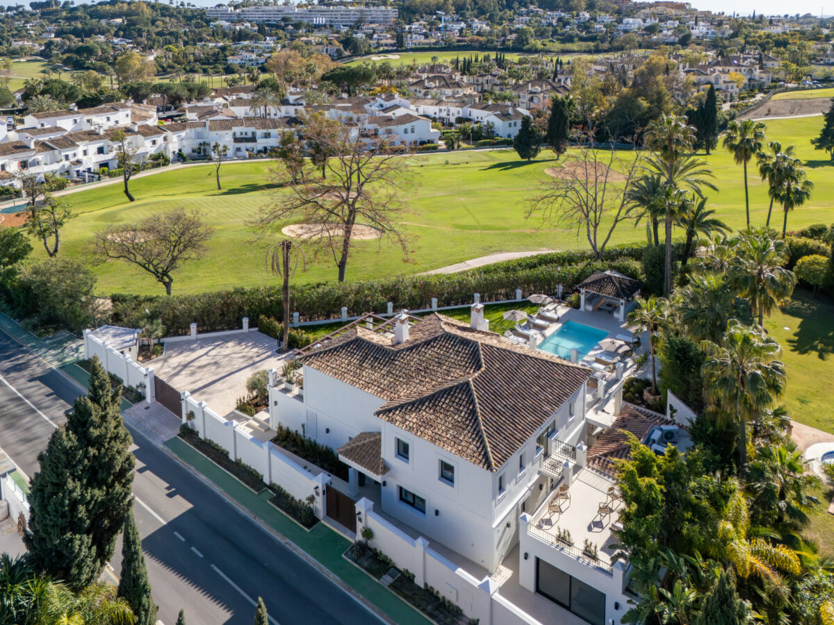 FOR SALE 🏡 Frontline Golf Villa with Separate Guest House – La Cerquilla, Nueva Andalucía 🇪🇸