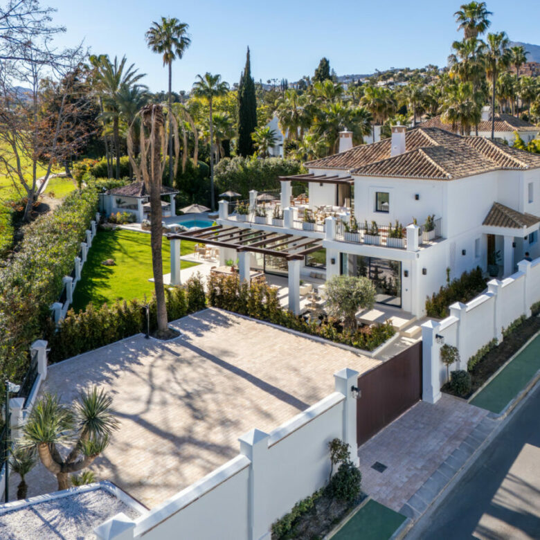 FOR SALE 🏡 Frontline Golf Villa with Separate Guest House – La Cerquilla, Nueva Andalucía 🇪🇸
