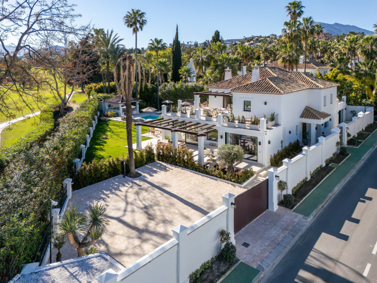 FOR SALE 🏡 Frontline Golf Villa with Separate Guest House – La Cerquilla, Nueva Andalucía 🇪🇸