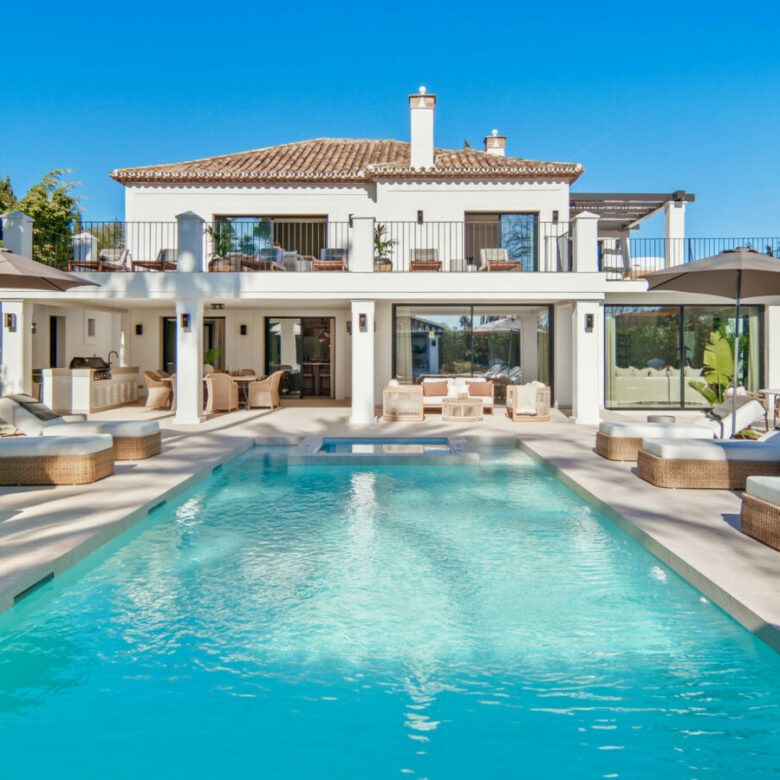 FOR SALE 🏡 Frontline Golf Villa with Separate Guest House – La Cerquilla, Nueva Andalucía 🇪🇸