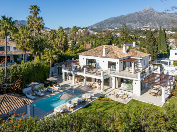 FOR SALE 🏡 Frontline Golf Villa with Separate Guest House – La Cerquilla, Nueva Andalucía 🇪🇸